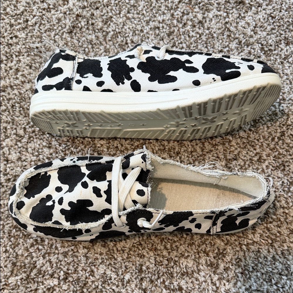 🌿 Women's Black and White Cow Print Canvas Sneakers